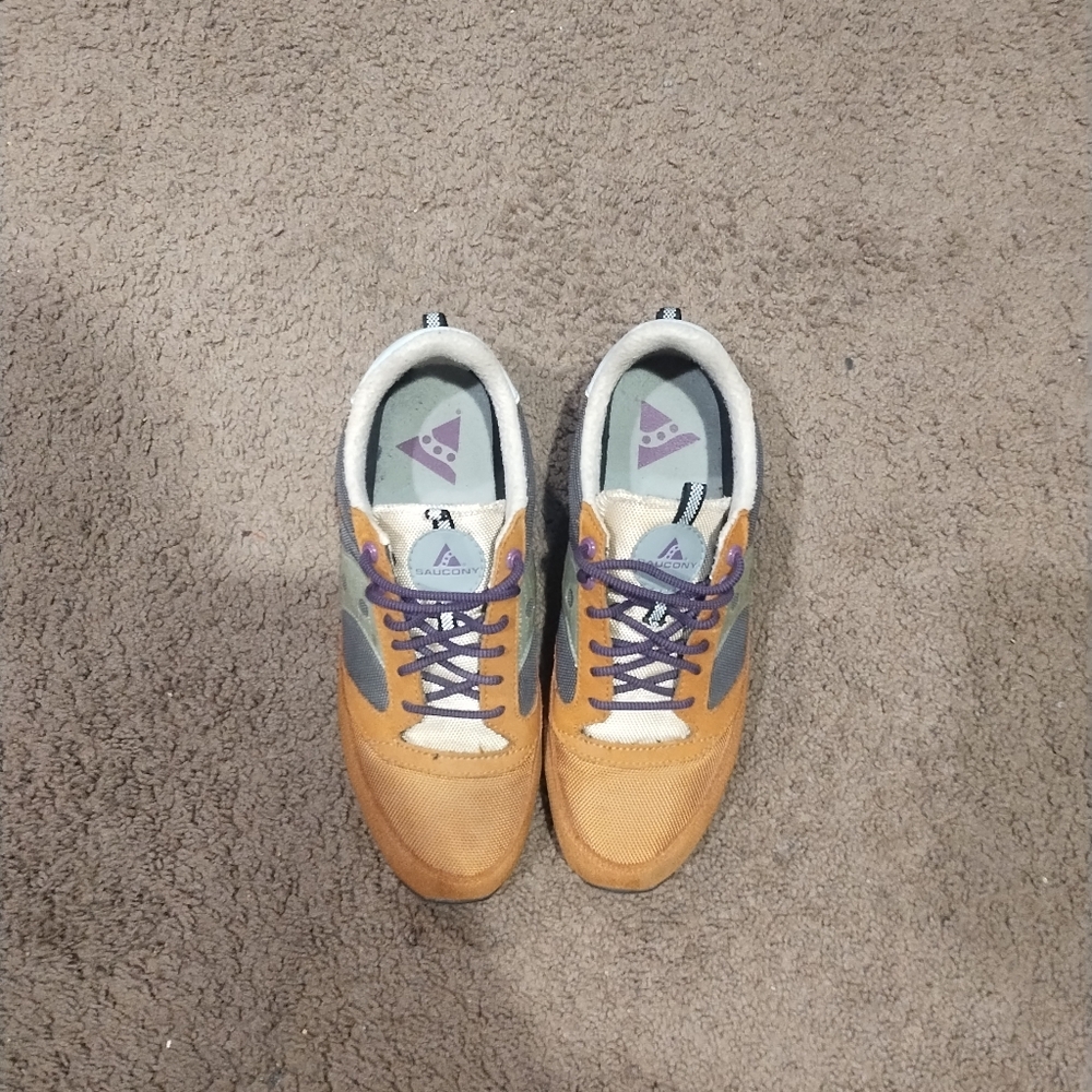 Shoes - Picture 5 of 9